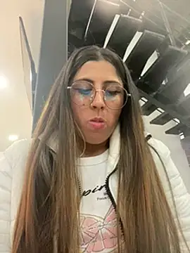 Snapshot of girl_anni chatting on 01-31-25, 09:59 girl anni online show from 01-31-25, 09:59