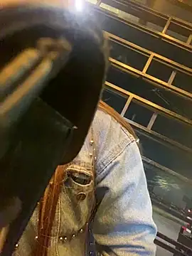 Snapshot of girl_anni chatting on 02-04-25, 11:49 girl anni online show from 02-04-25, 11:49