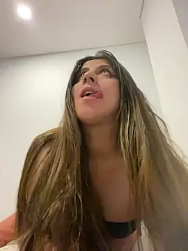 Snapshot of girl_anni chatting on 02-07-25, 04:27 girl anni online show from 02-07-25, 04:27