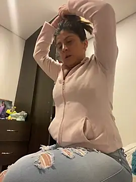 Snapshot of girl_anni chatting on 02-13-25, 05:11 girl anni online show from 02-13-25, 05:11