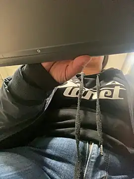 Snapshot of girl_anni chatting on 02-15-25, 02:04 girl anni online show from 02-15-25, 02:04