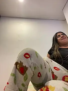 Snapshot of girl_anni chatting on 02-19-25, 03:28 girl anni online show from 02-19-25, 03:28