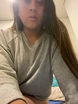 Snapshot of girl_anni chatting on 02-19-25, 06:33 girl anni online show from 02-19-25, 06:33