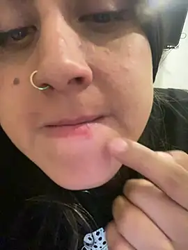 Snapshot of girl_anni chatting on 02-20-25, 03:34 girl anni online show from 02-20-25, 03:34