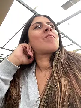 Snapshot of girl_anni chatting on 02-21-25, 08:05 girl anni online show from 02-21-25, 08:05