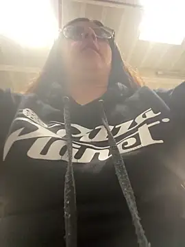 Snapshot of girl_anni chatting on 03-04-25, 02:17 girl anni online show from 03-04-25, 02:17