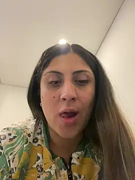 Snapshot of girl_anni chatting on 03-08-25, 04:56 girl anni online show from 03-08-25, 04:56