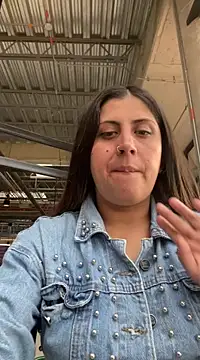 Snapshot of girl_anni chatting on 03-13-25, 09:05 girl anni online show from 03-13-25, 09:05