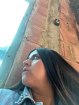 Snapshot of girl_anni chatting on 03-15-25, 09:27 girl anni online show from 03-15-25, 09:27