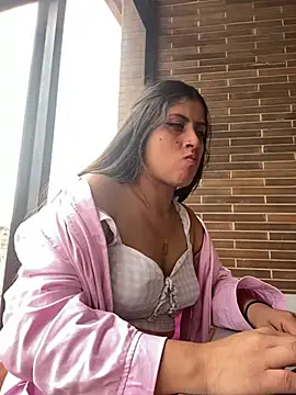 Snapshot of girl_anni chatting on 03-20-25, 06:09 girl anni online show from 03-20-25, 06:09