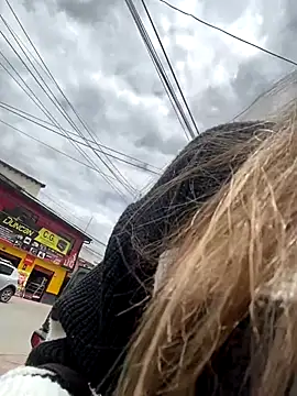 Snapshot of girl_anni chatting on 09-27-25, 05:29 girl anni online show from 09-27-25, 05:29