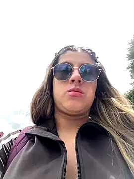 Snapshot of girl_anni chatting on 10-06-25, 04:59 girl anni online show from 10-06-25, 04:59