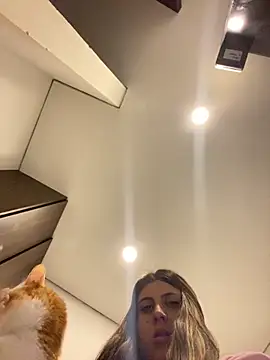 Snapshot of girl_anni chatting on 10-19-25, 07:58 girl anni online show from 10-19-25, 07:58