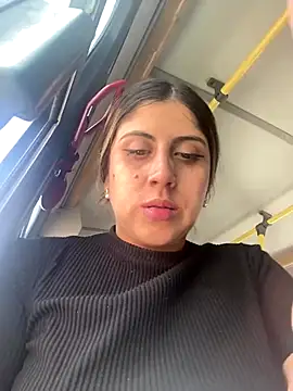 Snapshot of girl_anni chatting on 10-26-25, 06:58 girl anni online show from 10-26-25, 06:58