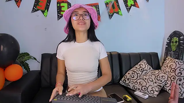 Mia petite01 online show from 10-09-25, 11:36