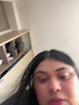 alissonfernandez  online show from 02-12-25, 12:33