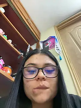 alissonfernandez  online show from 02-04-26, 01:33