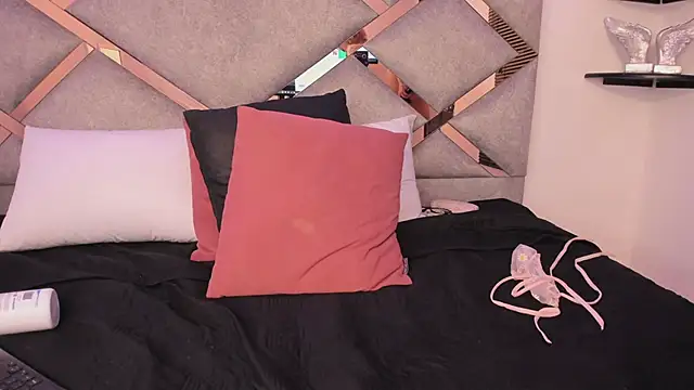 Snapshot of marian_pinzon chatting on 02-19-25, 06:11 marian pinzon online show from 02-19-25, 06:11