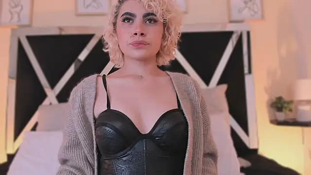 Snapshot of marian_pinzon chatting on 09-26-25, 02:37 marian pinzon online show from 09-26-25, 02:37