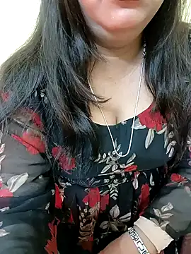 Snapshot of Simran-Kudi chatting on 01-12-25, 04:31 Simran-Kudi online show from 01-12-25, 04:31