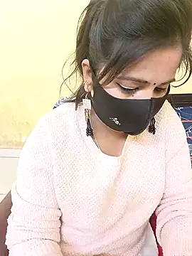 Snapshot of Simran-Kudi chatting on 01-19-25, 04:44 Simran-Kudi online show from 01-19-25, 04:44