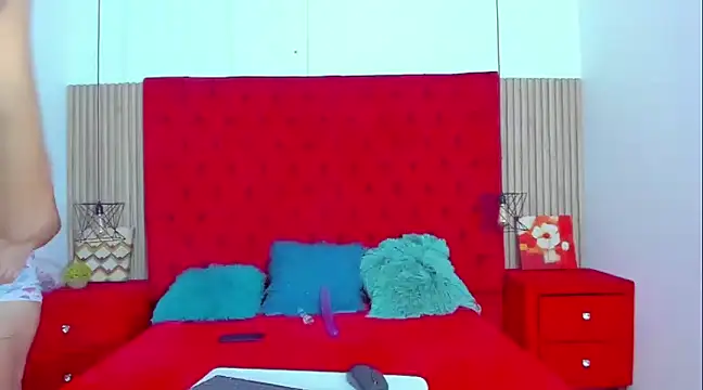 Snapshot of AmeliaANDEmily chatting on 12-13-24, 06:59 AmeliaANDEmily online show from 12-13-24, 06:59