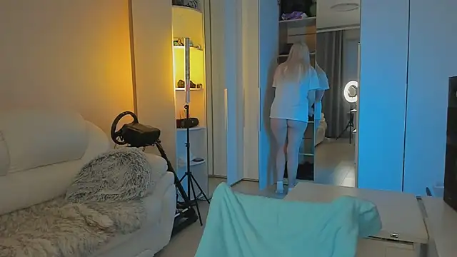 Snapshot of 1AlexaGoddess3 chatting on 03-09-25, 03:01 1AlexaGoddess3 online show from 03-09-25, 03:01