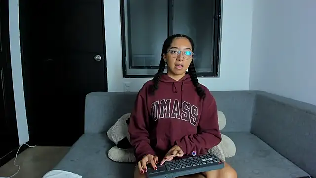 NAHOMI MILLER online show from 11-28-25, 11:40