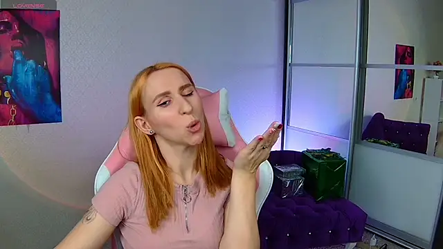 Snapshot of AliceBYKiss chatting on 01-10-25, 07:11 AliceBYKiss online show from 01-10-25, 07:11