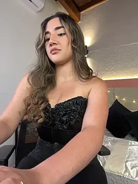 Snapshot of AniiRose chatting on 11-05-25, 12:43 AniiRose online show from 11-05-25, 12:43