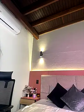 Snapshot of AniiRose chatting on 11-12-25, 01:17 AniiRose online show from 11-12-25, 01:17