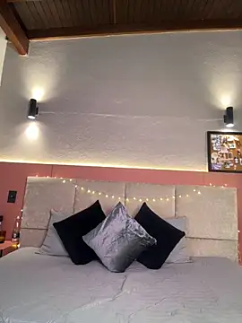 Snapshot of AniiRose chatting on 11-14-25, 12:31 AniiRose online show from 11-14-25, 12:31