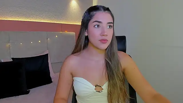 Snapshot of AniiRose chatting on 11-27-25, 01:07 AniiRose online show from 11-27-25, 01:07