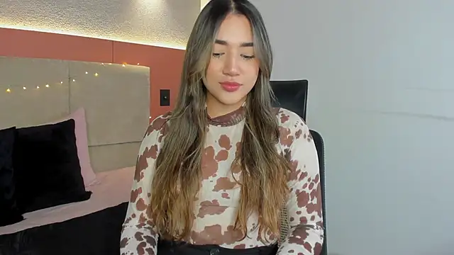 Snapshot of AniiRose chatting on 11-29-25, 12:46 AniiRose online show from 11-29-25, 12:46