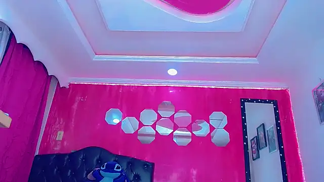 TiffanyMackensyy online show from 11-08-25, 01:17