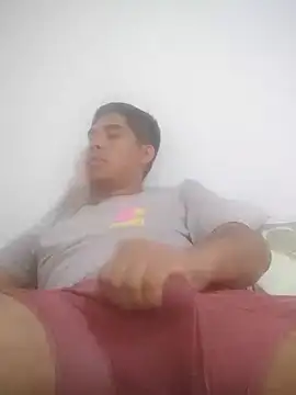 estudiante69 online show from 01-05-25, 10:08