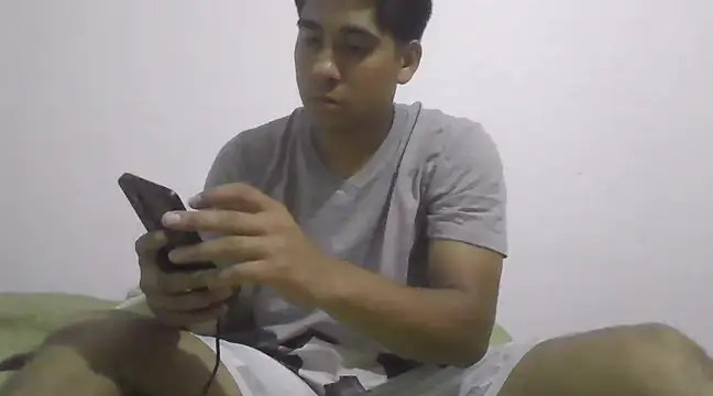 estudiante69 online show from 02-24-25, 03:23