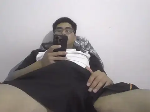 estudiante69 online show from 10-26-25, 05:35