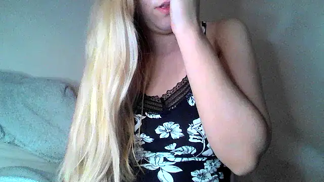 Snapshot of bunnyamy chatting on 02-10-25, 09:25 bunnyamy online show from 02-10-25, 09:25