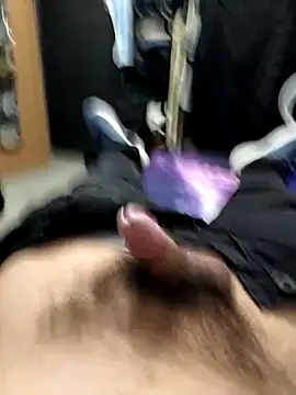 Snapshot of Alee3xxx chatting on 10-24-25, 03:03 Alee3xxx online show from 10-24-25, 03:03