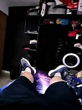 Snapshot of Alee3xxx chatting on 10-30-25, 04:52 Alee3xxx online show from 10-30-25, 04:52