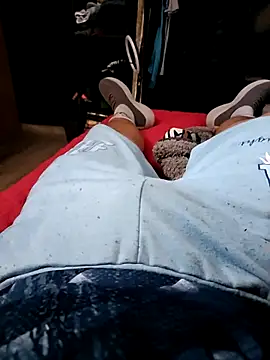 Snapshot of Alee3xxx chatting on 11-21-25, 02:27 Alee3xxx online show from 11-21-25, 02:27