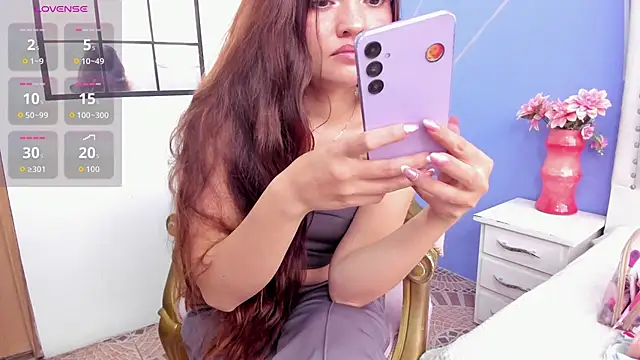 Snapshot of DannaMishellx_ chatting on 10-17-25, 04:09 DannaMishellx online show from 10-17-25, 04:09