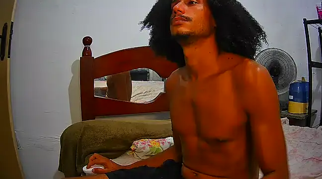 Snapshot of SkinnyLatinMan chatting on 02-15-25, 01:21 SkinnyLatinMan online show from 02-15-25, 01:21