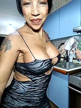 Snapshot of Alison_fitness chatting on 09-27-25, 12:48 Alison fitness online show from 09-27-25, 12:48