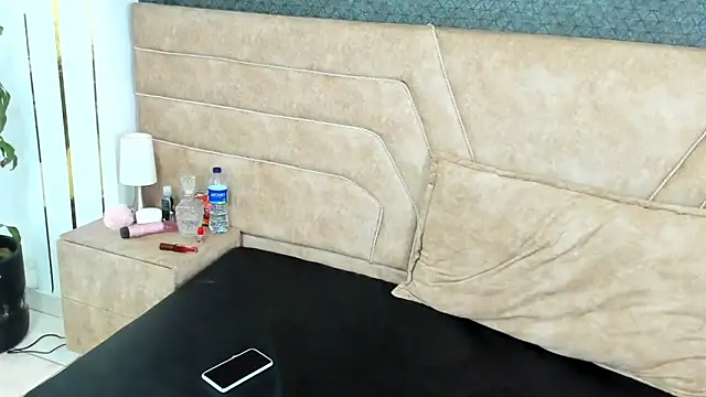 Snapshot of Candy_Bony chatting on 12-19-24, 07:18 Candy Bony online show from 12-19-24, 07:18