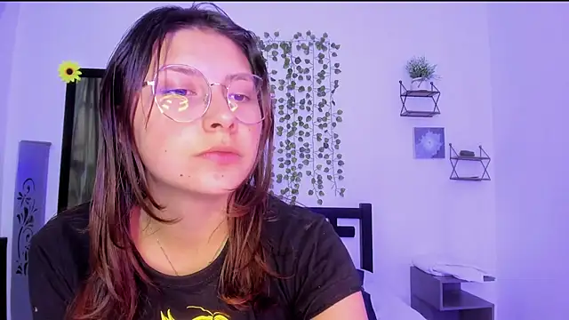 Noellesable online show from 12-28-24, 04:09