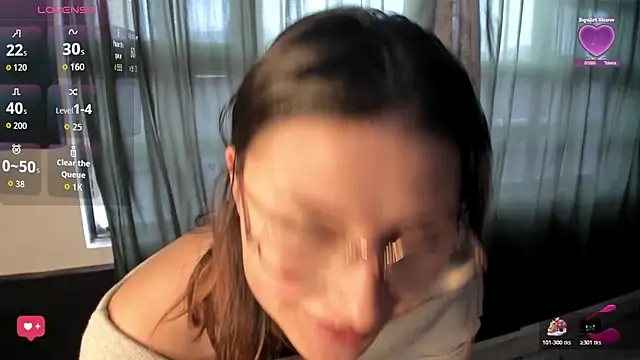 Noellesable online show from 10-28-25, 05:15