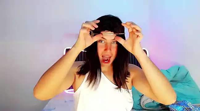 Snapshot of Oxana-Novikov chatting on 12-04-24, 10:41 Oxana-Novikov online show from 12-04-24, 10:41