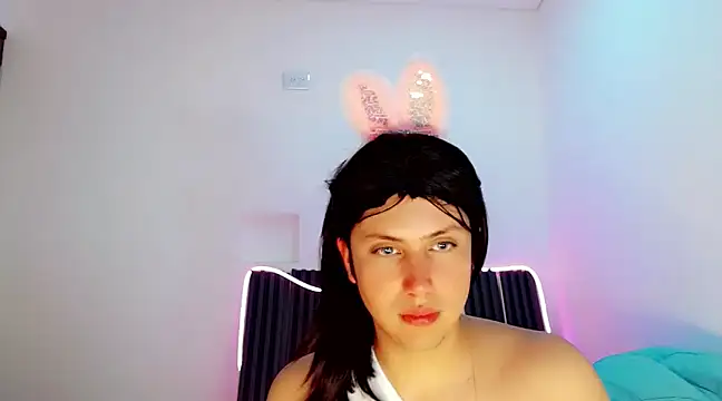 Snapshot of Oxana-Novikov chatting on 12-06-24, 04:36 Oxana-Novikov online show from 12-06-24, 04:36